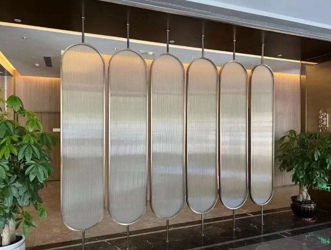 解锁空间美学新可能！这 4 种不锈钢屏风，让家与商业空间瞬间高级