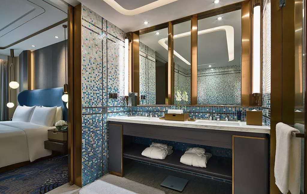 卫浴室不锈钢镜子 卫浴室不锈钢镜子